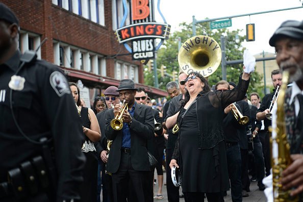 B.B. King Memphis Fans Mourn During Beale Street Procession | Food ...