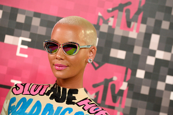 Amber Rose Completely Unrecognizable Wearing Long Dark Wig [PHOTOS ...