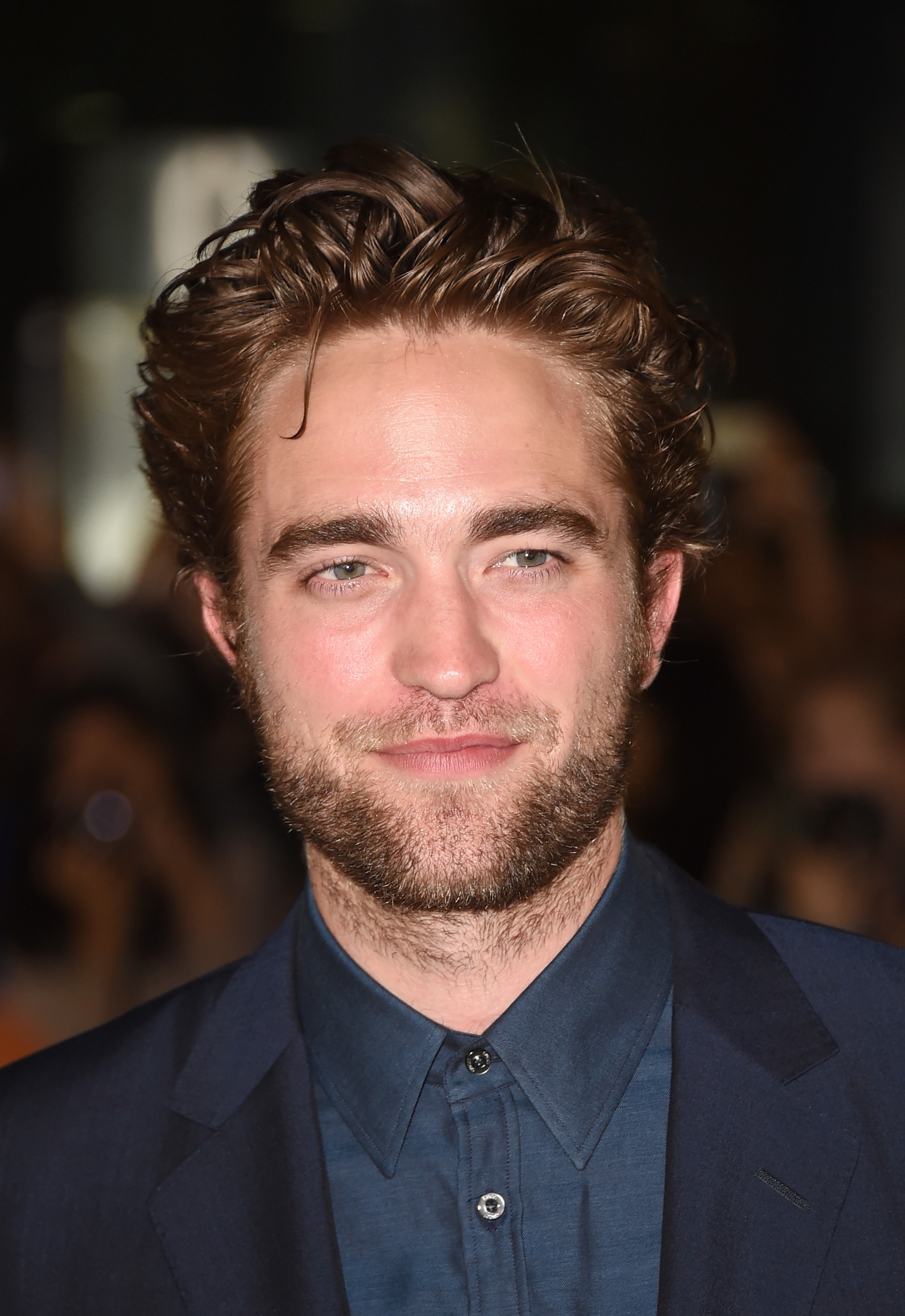 Robert Pattinson Net Worth His Newest Relationship Seems To Favor Him Even If She S Not Bella Swan News Food World News