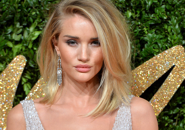 Rosie Huntington-Whiteley Naked: Model Only Wears a Scarf In Burberry