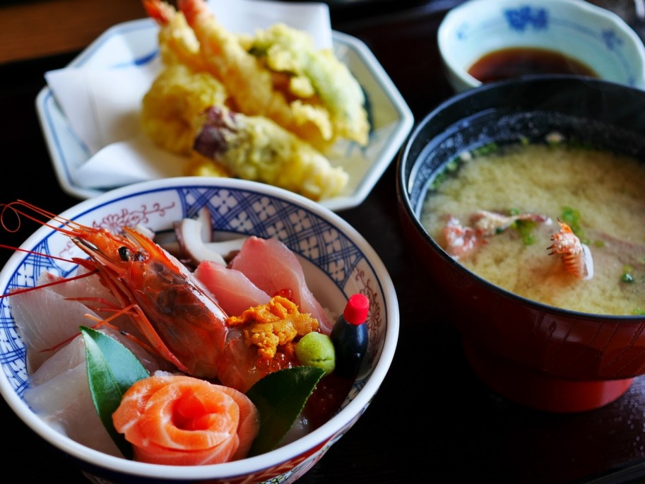 5 Japanese Meals You Should Try Cooking