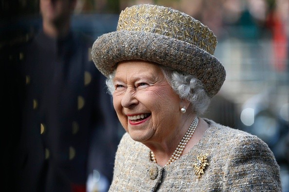 Queen Elizabeth Eats a Hamburger, and She has a Very Specific Way to Eat it