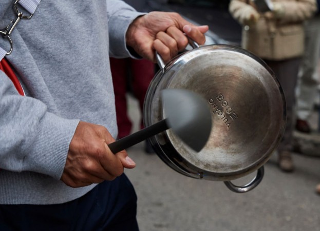Here’s How you can Clean Stainless-Steel Pans Without Scrubbing them. 
