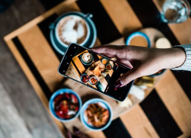 Food Photography 101: 5 Easy Tricks to Take Stunning Food Photos on Your Phone