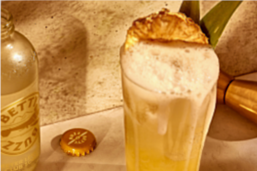 Gold Rush Spritz cocktail.