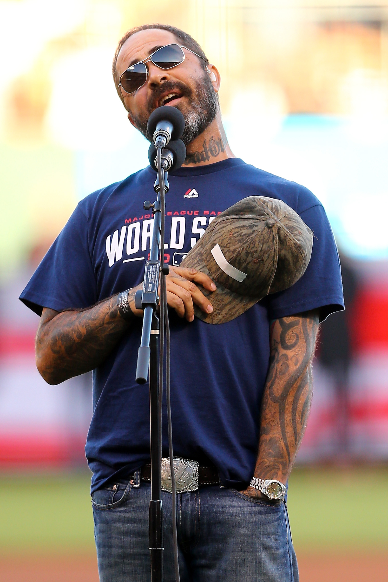 Aaron Lewis Apologizes Over “Star Spangled Banner” Mistake: “My Nerves ...