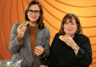 Jennifer Garner and Ina Garten pair up for the premiere episode of “Be My Guest.”
